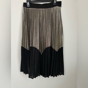 NWOT Studio West Gold & Black Pleated Skirt, Size Large